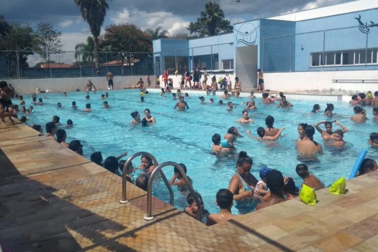 As 13 piscinas públicas disponíveis para o lazer da população durante o Projeto Verão passarão a abrir também em dias da semana - Foto Divulgação