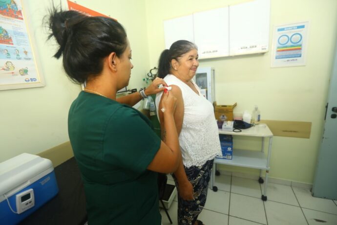 A campanha teve início no dia 25 de março; até o momento a cobertura vacinal está em 21,69% - Foto: Claudio Vieira/PMSJC