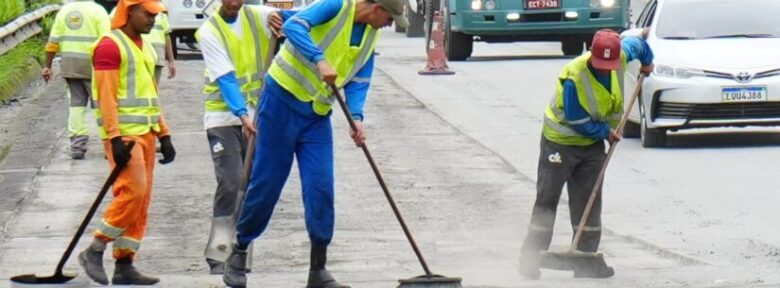DER Paralisa Obras na SP-55 para Facilitar Trânsito Durante Festividades