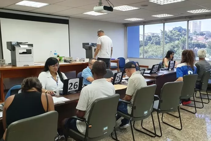 Os postos de protocolo, como o Paço Municipal, atendem os contribuintes para emisão da 2ª via do imposto - Foto: PMSJC