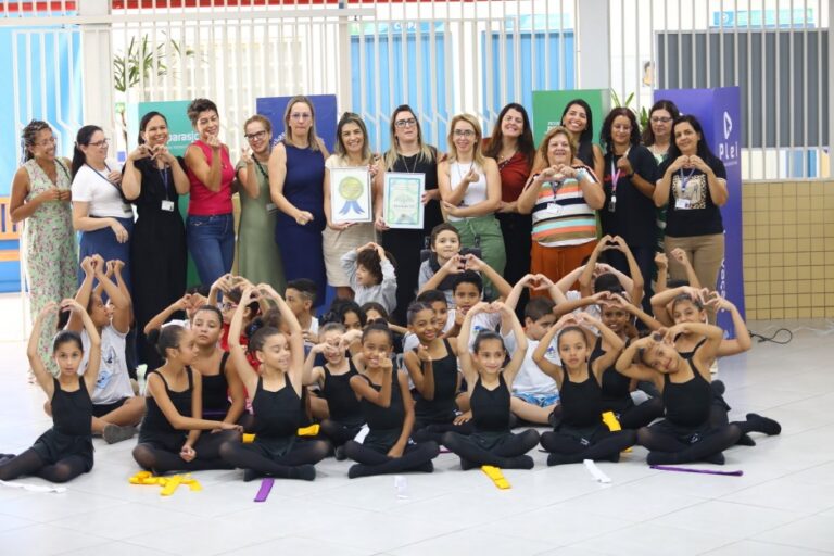 Alunos e professores da unidade, que teve o maior crescimento no último Ideb - Foto: Claudio Vieira/PMSJC