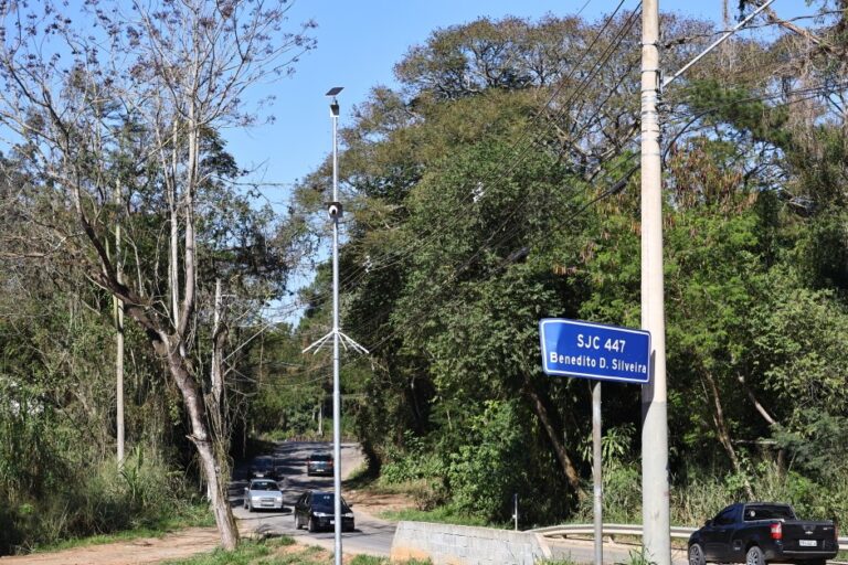Câmera da Travessa Bonsucesso registrou descarte irregular, responsável foi autuado e receberá uma multa no valor de R$ 11,7 mil conforme previsto na legislação municipal - Foto: Claudio Vieira/PMSJC
